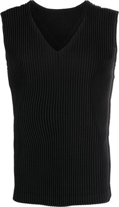 fully-pleated V-neck vest