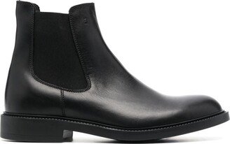 side-panel Chelsea boots