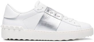 Open metallic sneakers