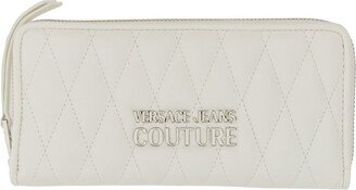 Logo-Plaque Zipped Quilted Purse