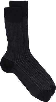 Shadow ribbed socks