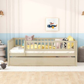 Comfortful Wood Daybed with Trundle and Fence Guardrails