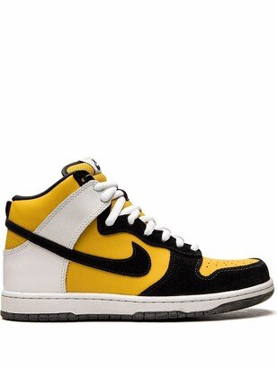 Dunk High SB EMB sneakers