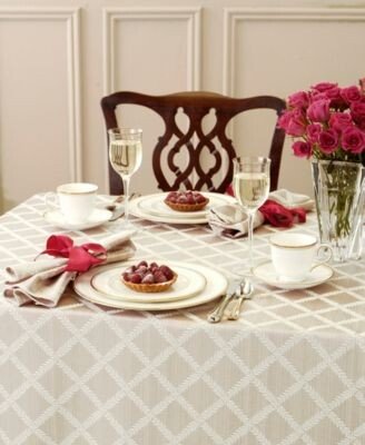 Laurel Leaf Table Linen Collection