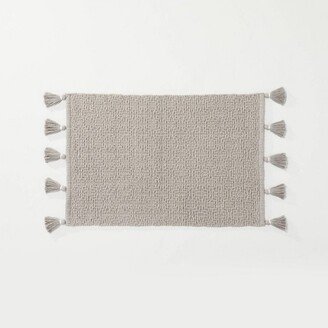 20 x 32 Solid Tassels Bath Rug Gray