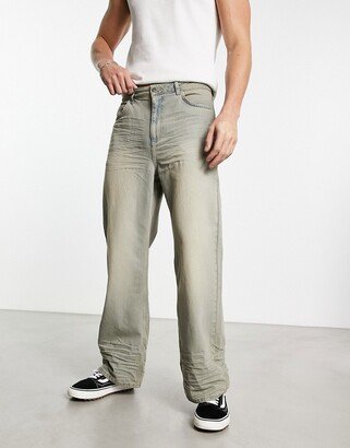 relaxed jeans in light dirty wash