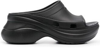 x Crocs™ platform pool slides