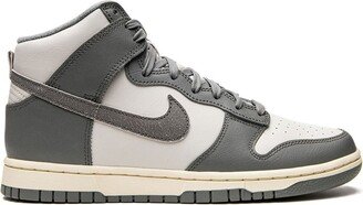 Dunk High Light Bone/Tumbled Grey sneakers