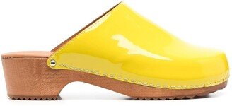 FIGURE DECORATIVE High-Shine Finish Clogs