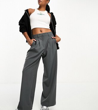 Vero Moda Petite tailored wide leg dad pants in gray