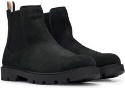 Chelsea boots in suede with signature-stripe tape