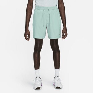 Men's Form Dri-FIT 7 Unlined Versatile Shorts in Green