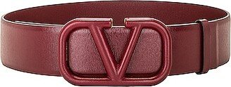 V Logo Signature 40 Belt in Burgundy