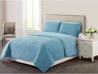 Causual Living Casual Living Solid Color Trellis Stitch 3 Piece Quilt Collection