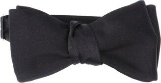 Hook Closure Bow Tie