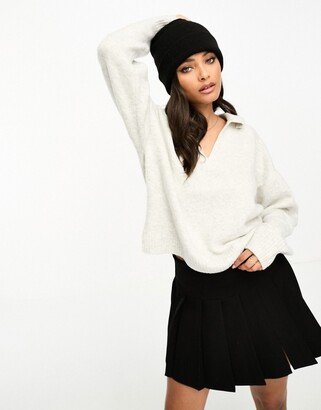 knitted v-neck polo collar sweater in light gray melange