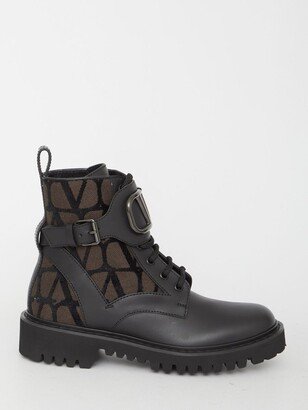 VLogo Signature Combat boots