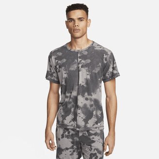 Men's Dri-FIT Allover Print Short-Sleeve Yoga Top in Grey