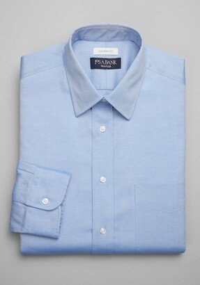 Men's Traveler Collection Tailored Fit Point Collar Solid Dress Shirt