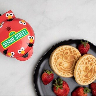 Uncanny Brands Sesame Street Elmo Mini Waffle Maker