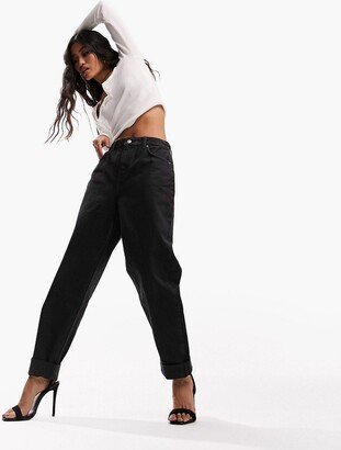 relaxed mom jeans in black