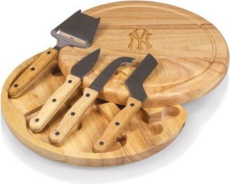 MLB New York Yankees Circo Cheese Parawood Cutting Board & Tools Set