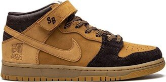 SB Dunk Mid Pro 