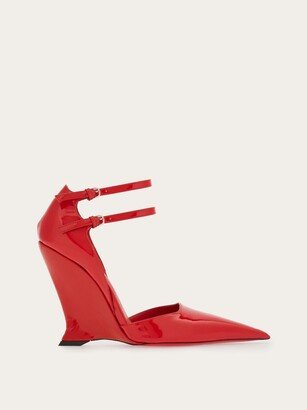 Woman Pump with wedge heel Flame red