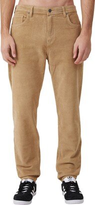 Men's Relaxed Fit Tapered Jeans