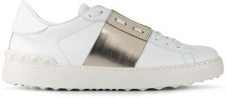 Open low-top leather sneakers