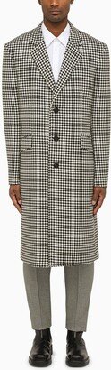 Single-breasted coat in wool with houndstooth pattern