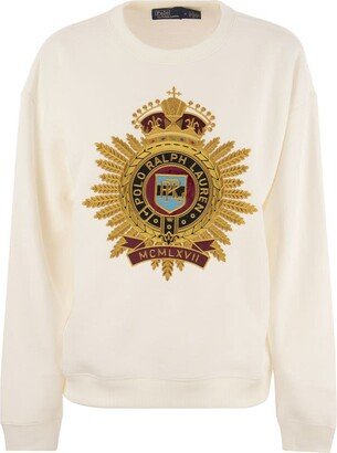 Sweatshirt with embroidered crest